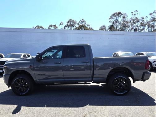 Ceramic Gray Clearcoat 2026 RAM 2500 Laramie Crew Cab 4x4 6'4' Box