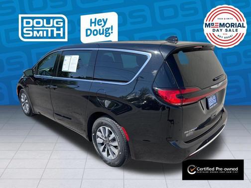 Diamond Black 2024 Chrysler Pacifica Hybrid Select