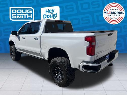 Iridescent Pearl Tricoat 2023 Chevrolet Silverado 1500 High Country