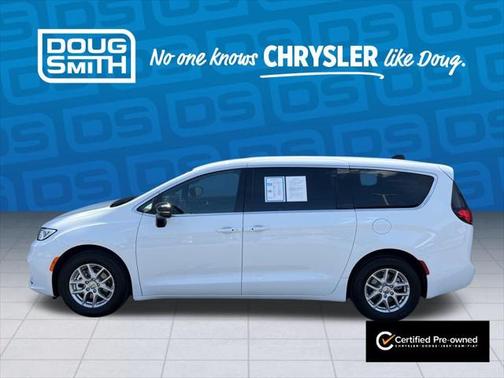 2025 Chrysler Pacifica Select