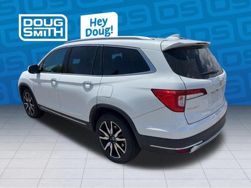 White 2022 Honda Pilot Touring 7-Passenger