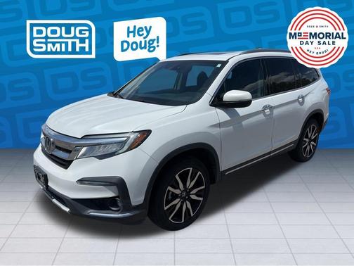 White 2022 Honda Pilot Touring 7-Passenger