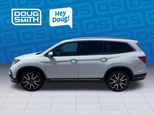 White 2022 Honda Pilot Touring 7-Passenger
