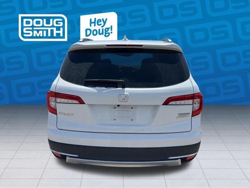 White 2022 Honda Pilot Touring 7-Passenger