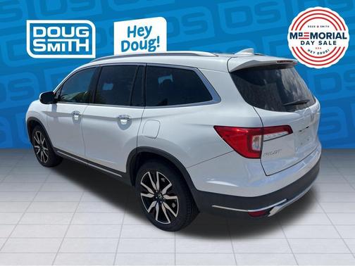 White 2022 Honda Pilot Touring 7-Passenger