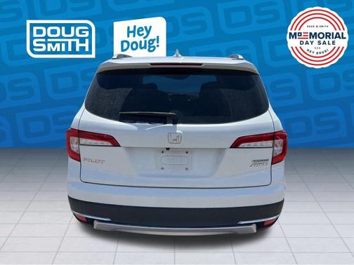 White 2022 Honda Pilot Touring 7-Passenger