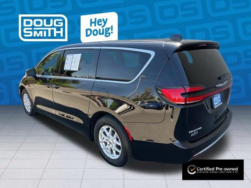 Diamond Black 2025 Chrysler Pacifica Select