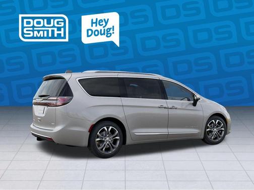 Silver Mist Clearcoat 2026 Chrysler Pacifica Pinnacle