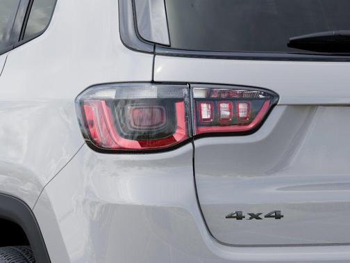 Bright White Clearcoat 2026 Jeep Compass Latitude