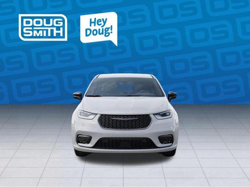 Bright White Clearcoat 2026 Chrysler Pacifica Select