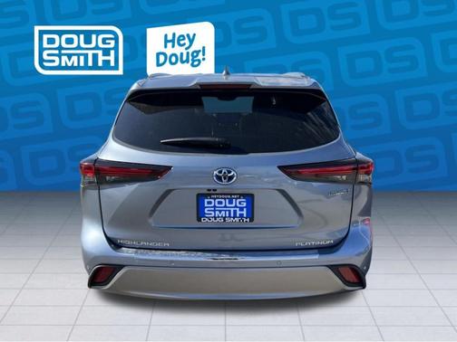 Moon Dust 2024 Toyota Highlander Hybrid Platinum