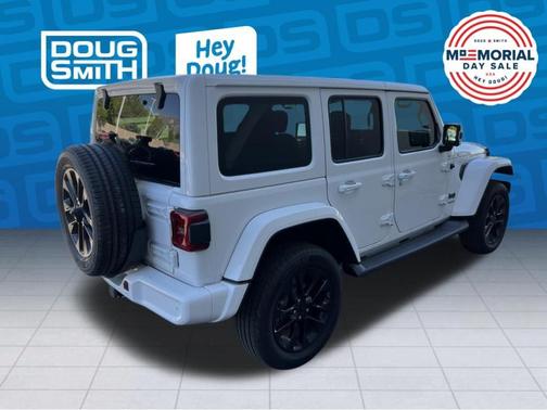 Bright White Clearcoat 2021 Jeep Wrangler Unlimited Sahara Altitude