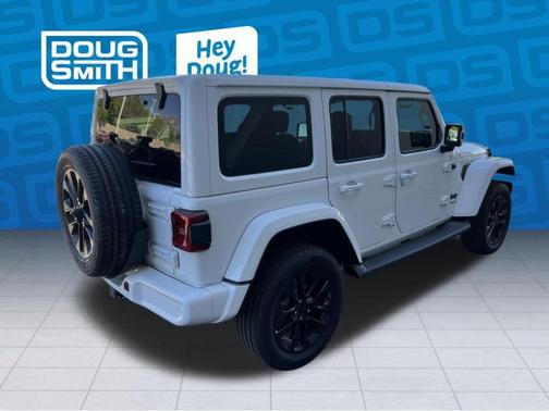 Bright White Clearcoat 2021 Jeep Wrangler Unlimited Sahara Altitude