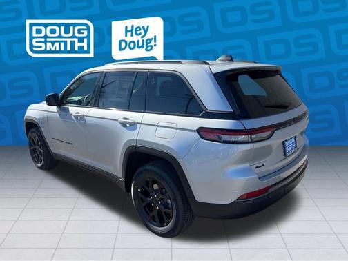 Silver Zynith 2026 Jeep Grand Cherokee Laredo