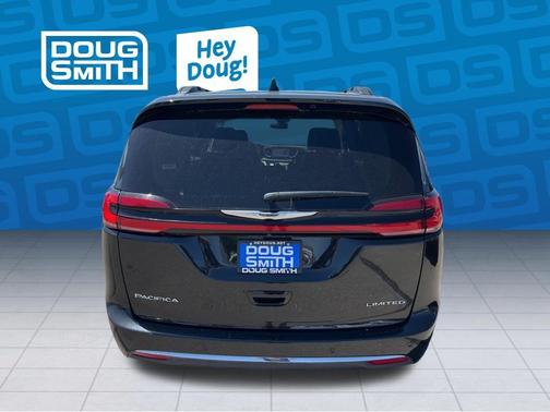Brilliant Black Crystal Pearlcoat 2023 Chrysler Pacifica Limited
