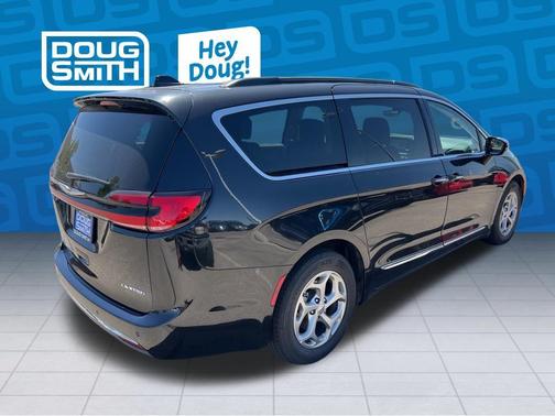Brilliant Black Crystal Pearlcoat 2023 Chrysler Pacifica Limited