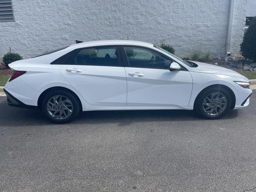 2024 Hyundai ELANTRA HEV Blue