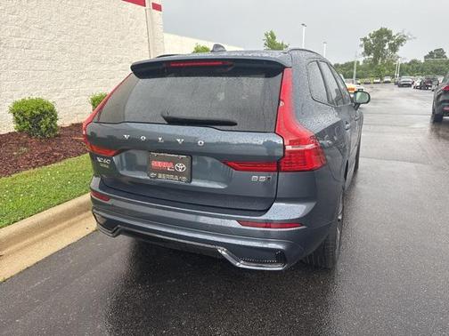 2024 Volvo XC60 B5 Core Dark Theme