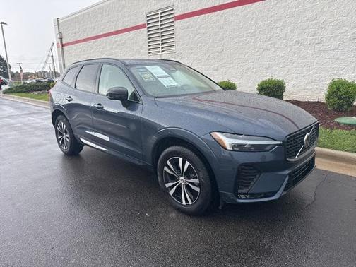 2024 Volvo XC60 B5 Core Dark Theme