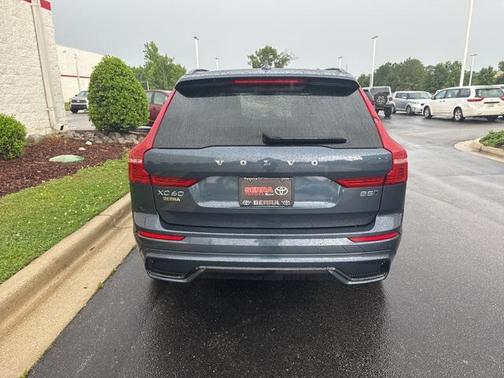 2024 Volvo XC60 B5 Core Dark Theme