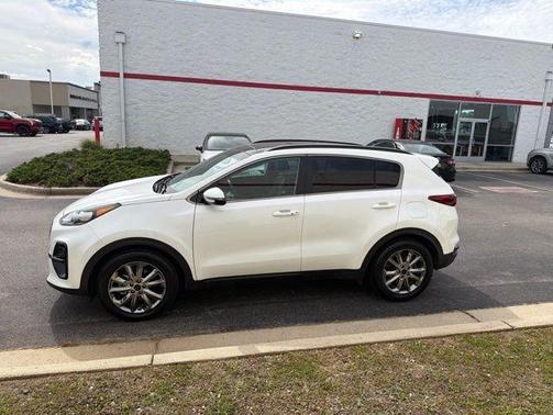 Snow White Pearl 2022 Kia Sportage S
