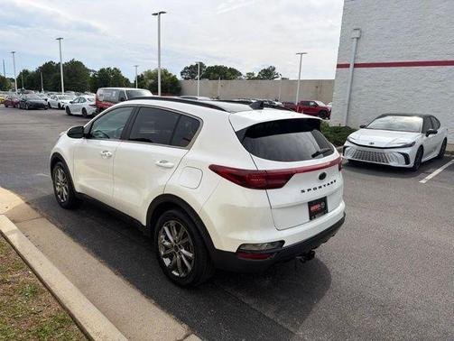 Snow White Pearl 2022 Kia Sportage S