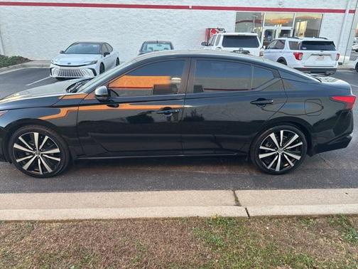 2020 Nissan Altima SR FWD