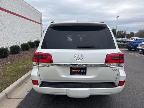 2018 Toyota Land Cruiser Base