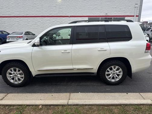 2018 Toyota Land Cruiser Base