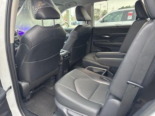 Wind Chill Pearl 2025 Toyota Grand Highlander XLE