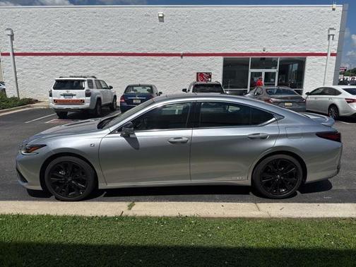 2022 Lexus ES 300h F SPORT