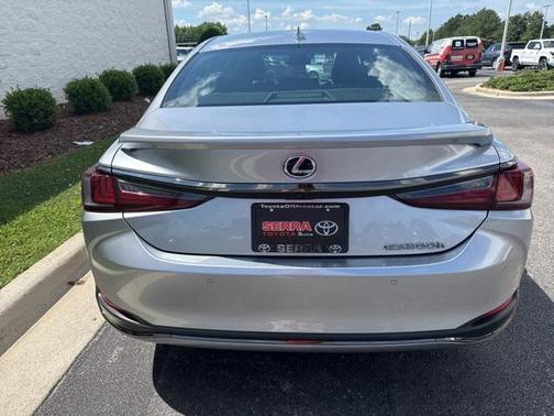 2022 Lexus ES 300h F SPORT