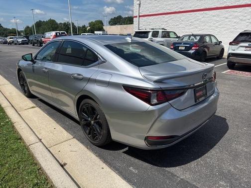 2022 Lexus ES 300h F SPORT