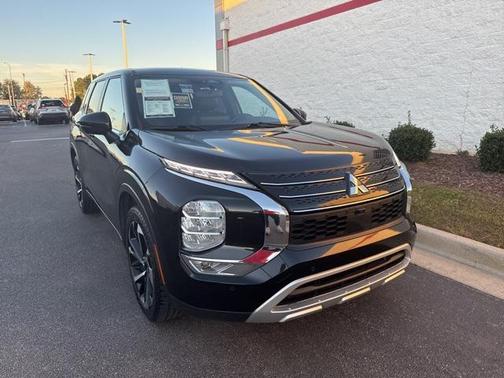 2024 Mitsubishi Outlander SE Black Edition w/Pano Roof S-AWC