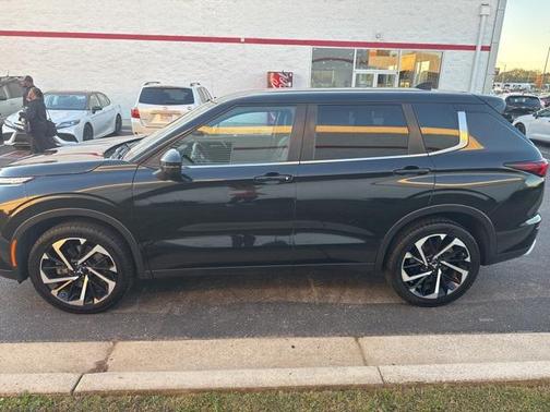 2024 Mitsubishi Outlander SE Black Edition w/Pano Roof S-AWC