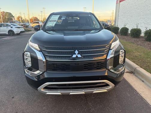2024 Mitsubishi Outlander SE Black Edition w/Pano Roof S-AWC