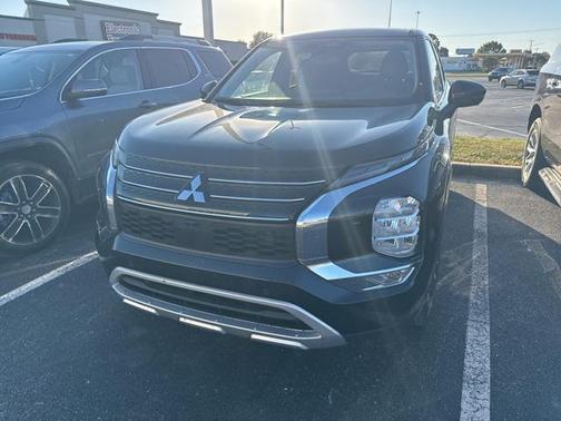 2024 Mitsubishi Outlander SE Black Edition w/Pano Roof S-AWC