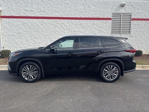 2022 Toyota Highlander Platinum