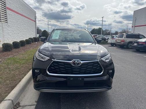 2022 Toyota Highlander Platinum