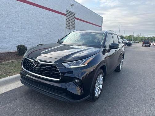 Midnight Black Metallic 2021 Toyota Highlander Limited