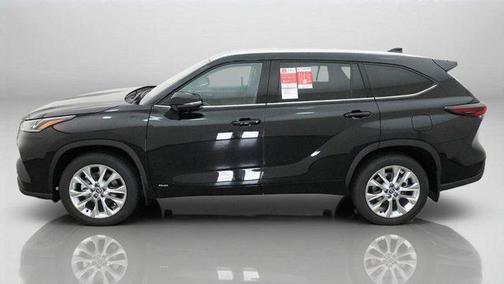 Midnight Black Metallic 2026 Toyota Highlander Hybrid Limited