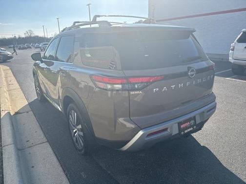 2023 Nissan Pathfinder Platinum FWD