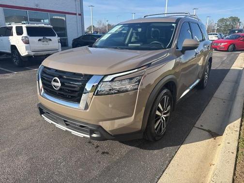 2023 Nissan Pathfinder Platinum FWD