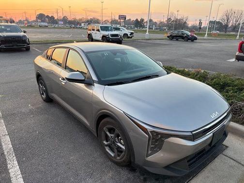 2025 Kia K4 LXS