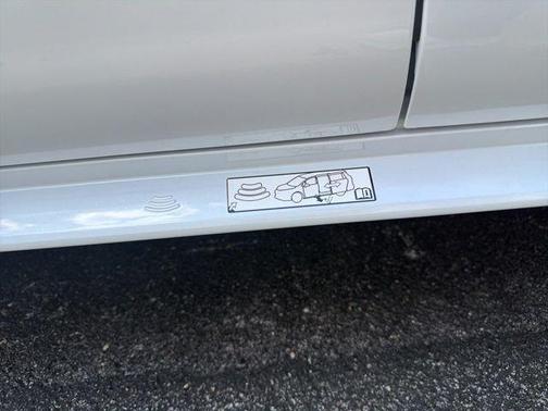 Wind Chill Pearl 2026 Toyota Sienna XLE