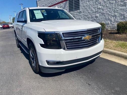 Photo 3 of 41 of 2018 Chevrolet Suburban Premier