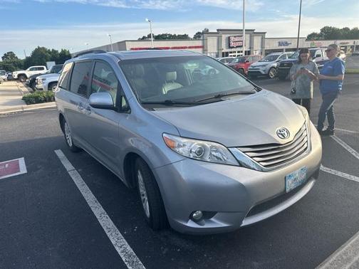 2016 Toyota Sienna XLE
