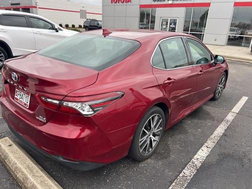 2022 Toyota Camry Hybrid XLE