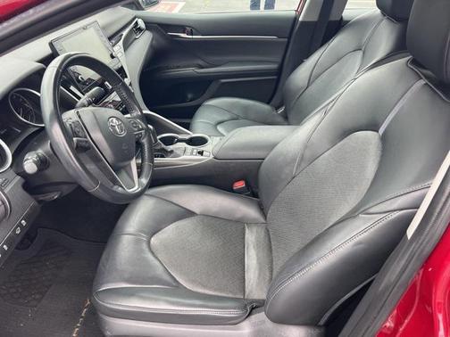 2022 Toyota Camry Hybrid XLE