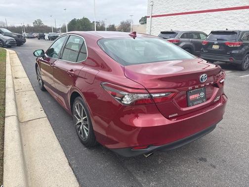 2022 Toyota Camry Hybrid XLE